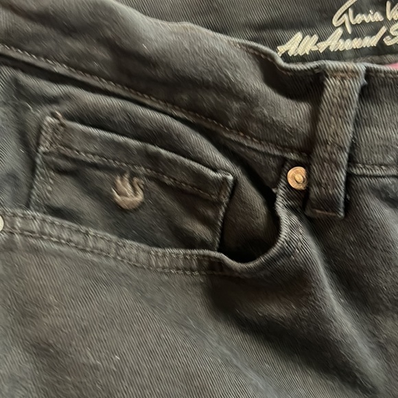 Gloria Vanderbilt Slimming Effect High Rise Capris Jeans - Picture 4 of 5